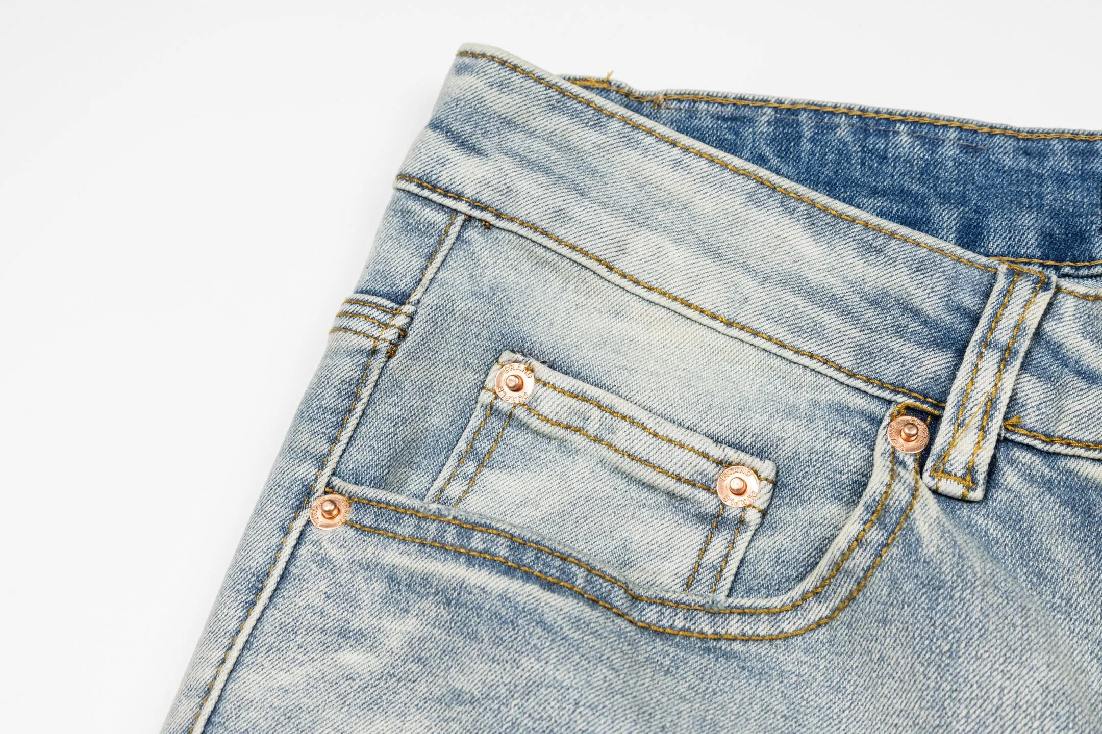 150 PURPLE BRAND 26New Arrival Washed jeans with splashes of ink, ripped holes, cut patches, truly restoring the ultimate Vintage texture, three-dimensional version, loose and comfortable, not picky about the figure, tall and slim, factory-made, original quality control, same style for men and women, can be paired with Versatile, must-have jeans for all seasons, fashionable people have been disappointed. From the quality selection of fabrics, the tailoring of details, and the matching of patterns, they are all impeccable! The upper body is so handsome when worn...it can be easily worn by men, women and children! The craftsmanship is made of heavy-duty washed pure cotton denim fabric. After washing, it is soft and thick. It is very stylish when worn on the body. Color: Blue Style number: # Size: 28 30 32 34 36